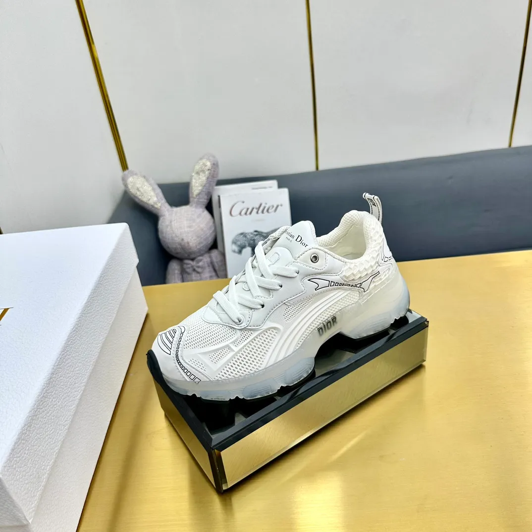 👟👟Ex-factory price 700👟👟 Top version 🌟🌟Dior 2024 spring and summer catwalk new style Vibe iconic fashion modern sports dad shoes CD letter logo Oblique printed pattern lace-up color-blocking thick-soled running shoes Stars' same jelly color casual women's shoes The top high-end version on the market Material: The upper is made of special technology with mesh fabric spliced with metal cowhide + environmentally friendly breathable fabric lining + original molded Tpu combination outsole. Bottom thickness: 4CM Size: 35-40 standard code (34.41 customization is not returnable)